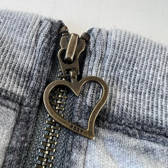 Roxy Women’s Sweatshirt Heather Gray Long Sleeve Back 1/4 heart Zip Sz Large - Picture 5 of 7